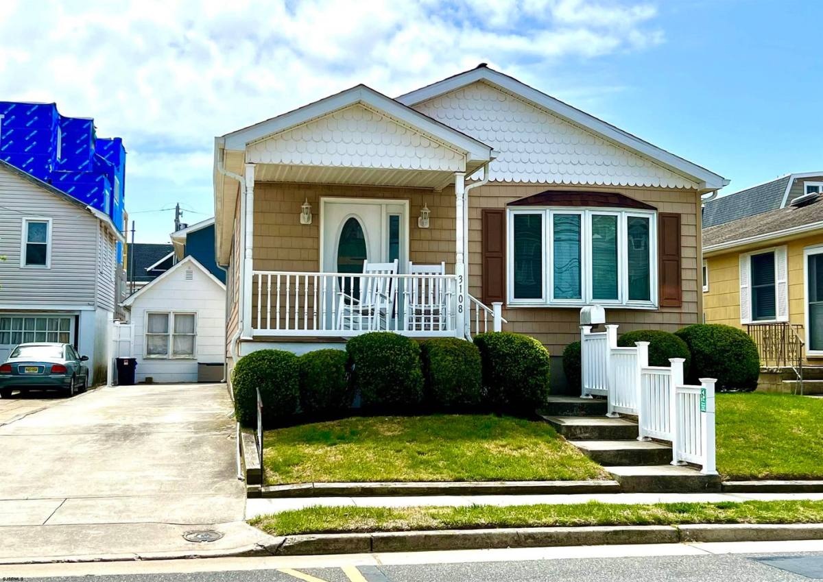 Apartment for rent at 3108 Pacific Ave, Atlantic City, NJ 08401