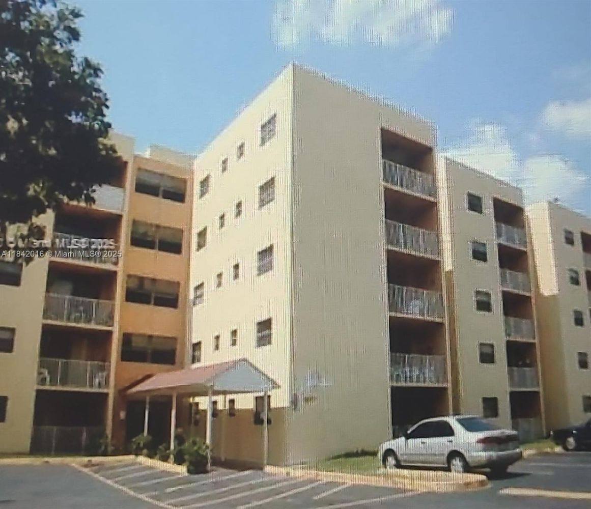 Apartment for rent at 8185 NW 7th St #219, Miami, FL 33126