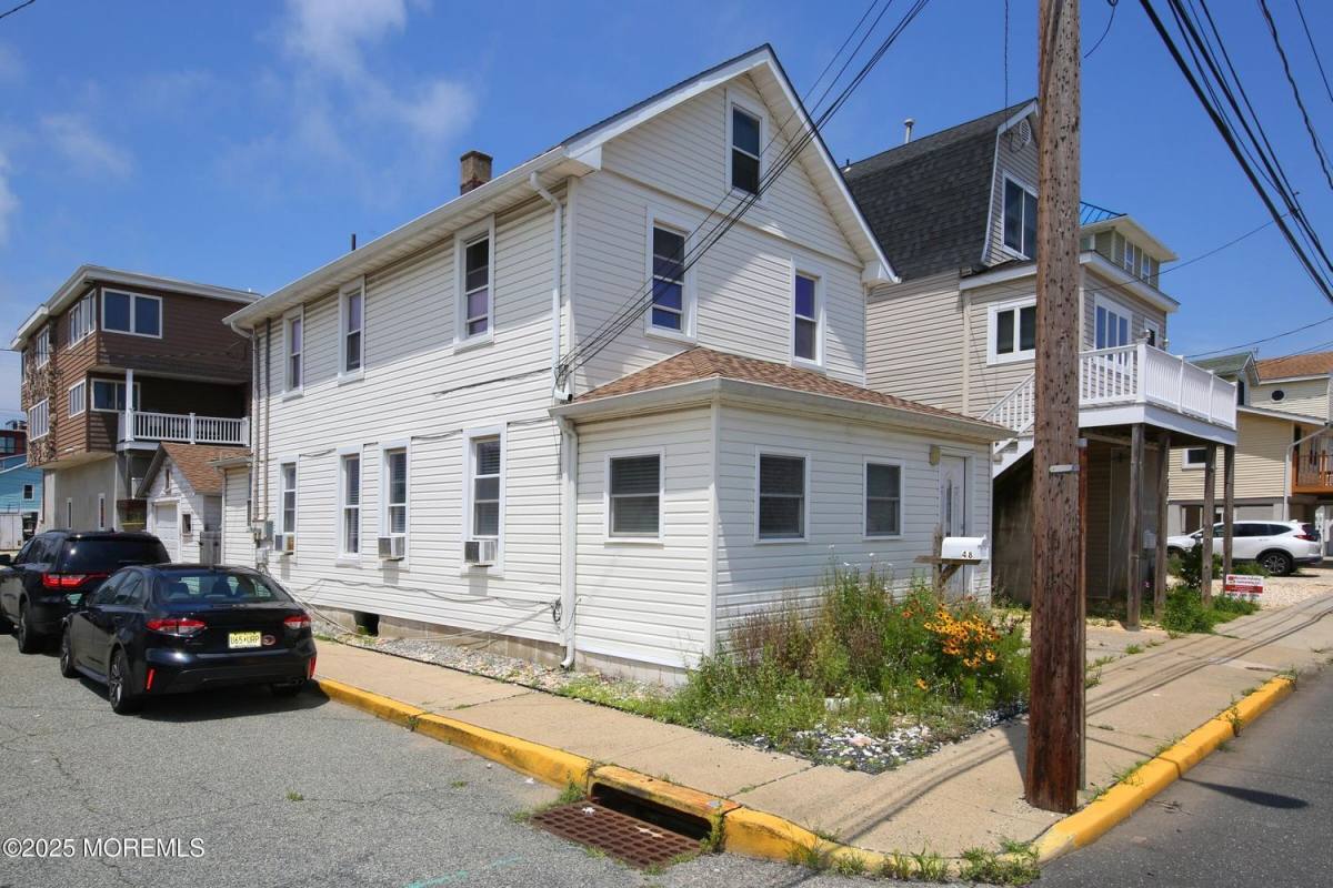 Apartment for rent at 48 Barberie Ave #2-2, Atlantic Highlands, NJ 07716