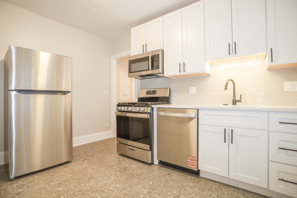 Apartment for rent at 6418 N Richmond St #1W, Chicago, IL 60645