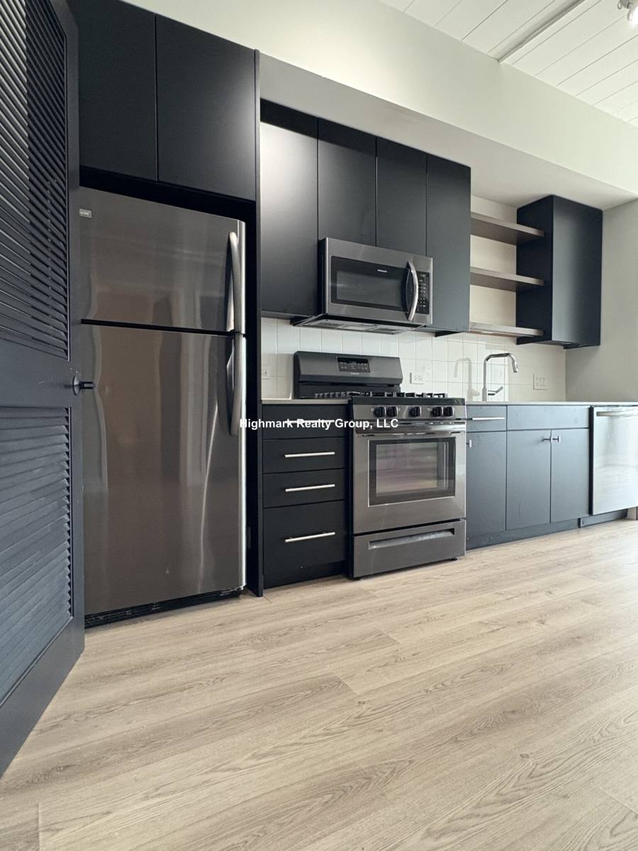 Apartment for rent at 941 W Belmont Ave #605, Chicago, IL 60657