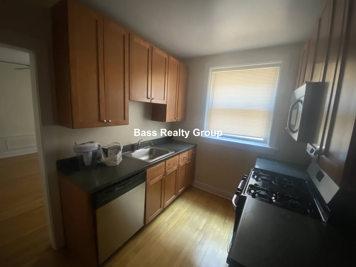 Apartment for rent at 914 Crain #1S, Evanston, IL 60202