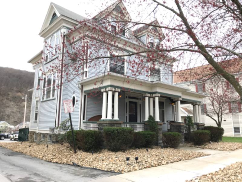 Apartment for rent at 1180 Elk St, Franklin, PA 16323