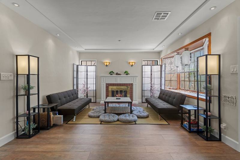 House for rent at 1015 E Verdugo Ave, Burbank, CA 91501