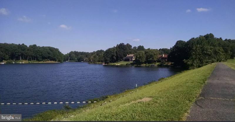 15087 Holleyside Dr, Dumfries, VA 22025