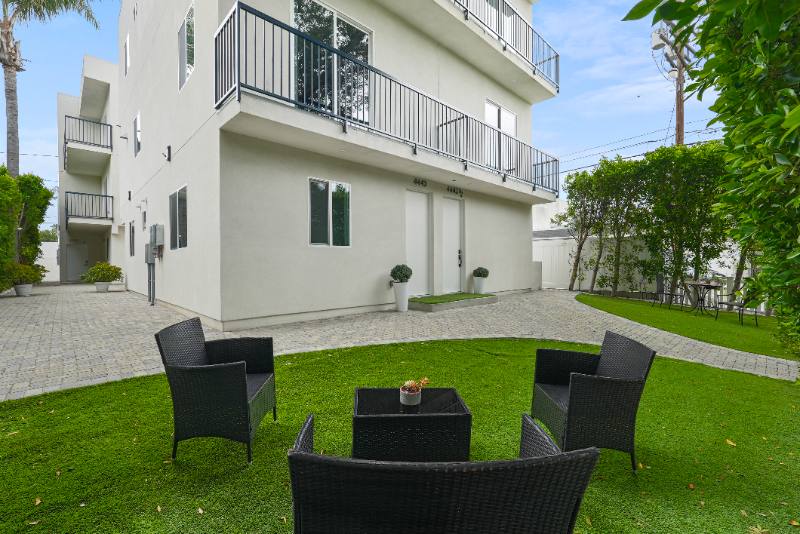 Townhouse for rent at 4443 1 2 Auckland Ave, North Hollywood, CA 91602