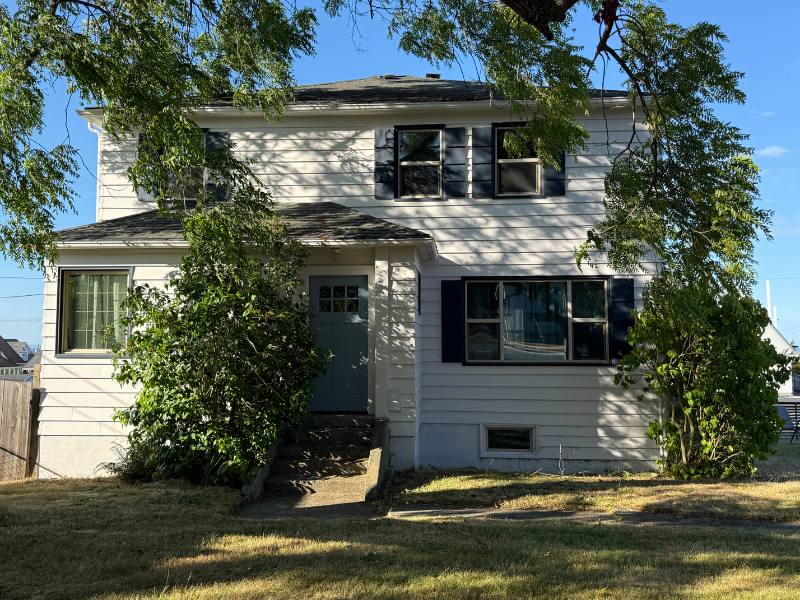 House for rent at 127 E 14th St #1, Port Angeles, WA 98362