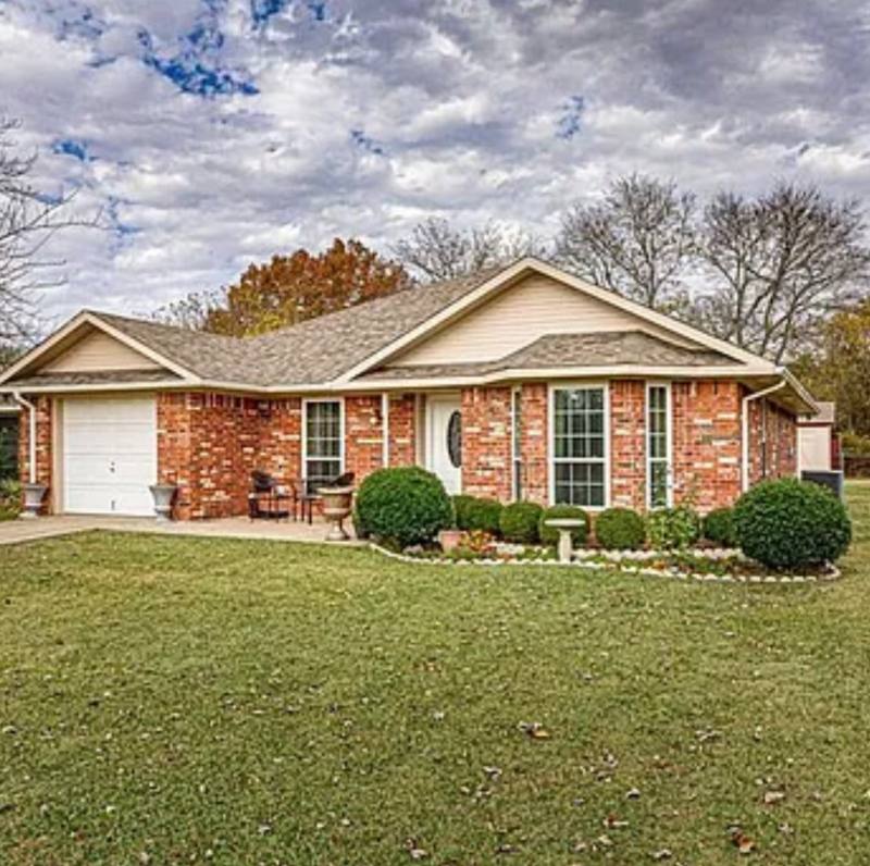 House for rent at 717 E Olive St, Sherman, TX 75090