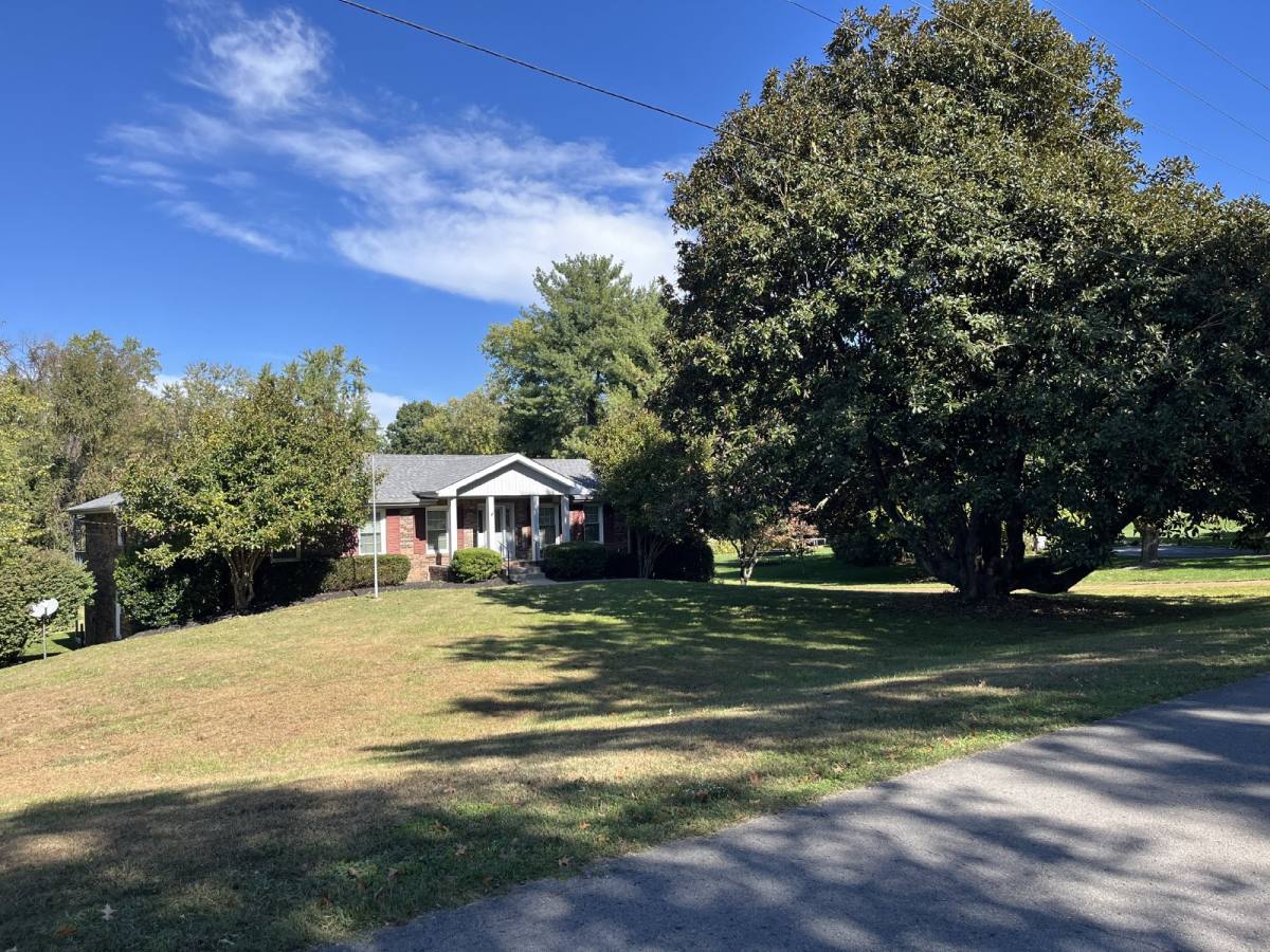 House for rent at 9010 Hedgewood Dr, Brentwood, TN 37027