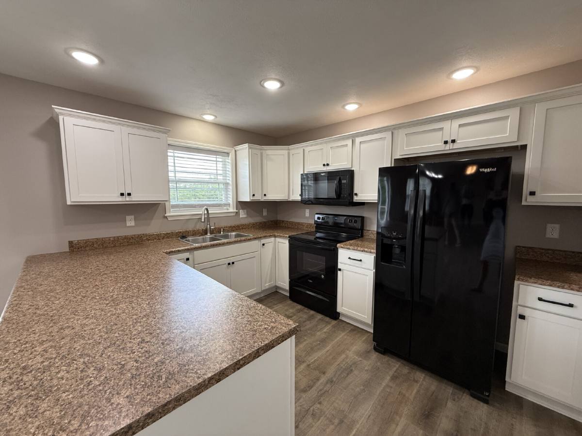 House for rent at 185 Bald Cypress Court, Hollister, MO 65672