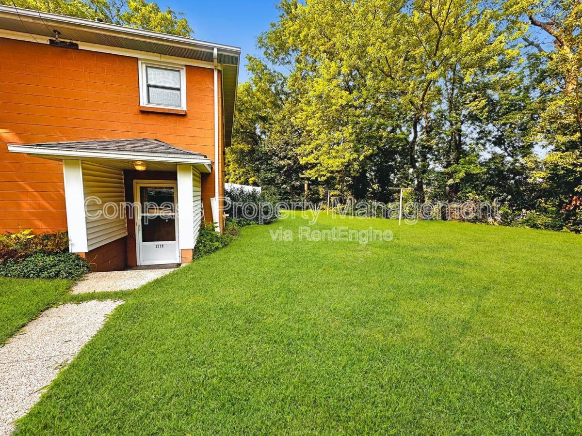 Apartment for rent at 2719 S Burdick St, Kalamazoo, MI 49001