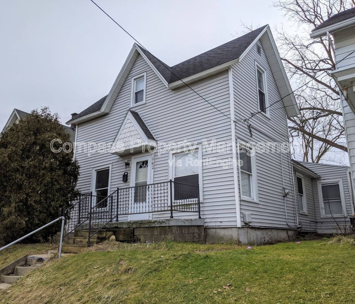 House for rent at 142 Page St NE, Grand Rapids, MI 49505