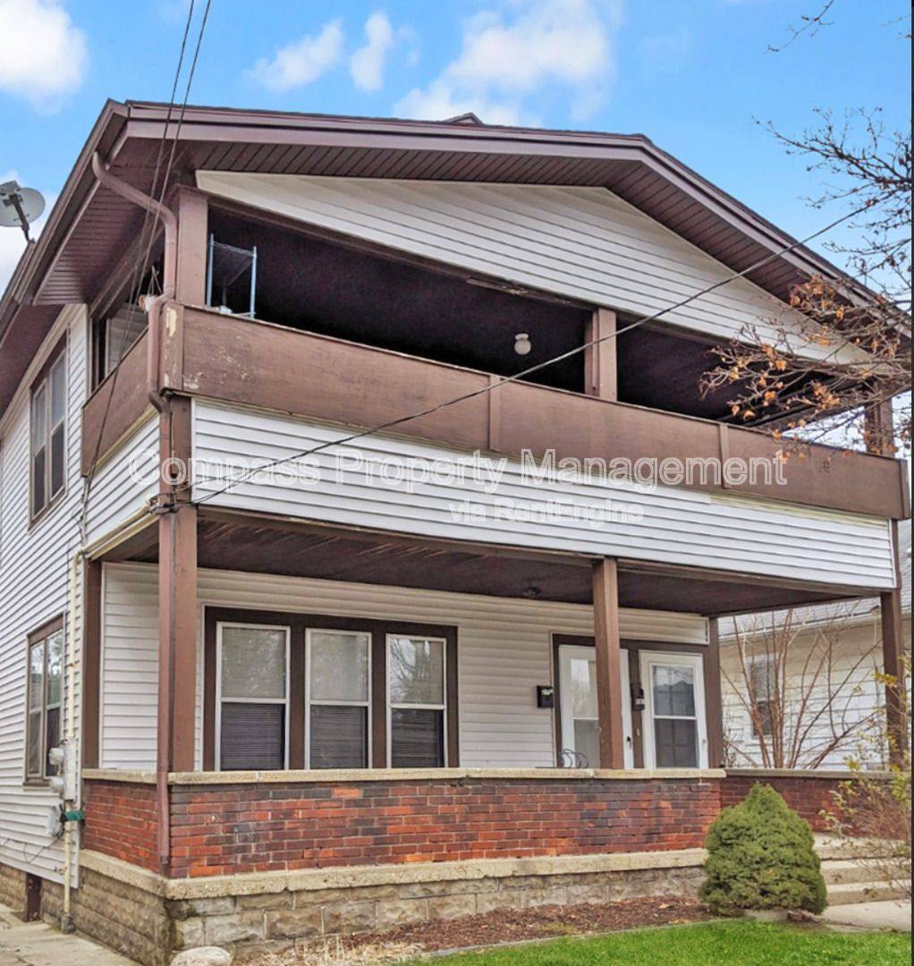 Townhouse for rent at 707 Knapp St NE, Grand Rapids, MI 49505