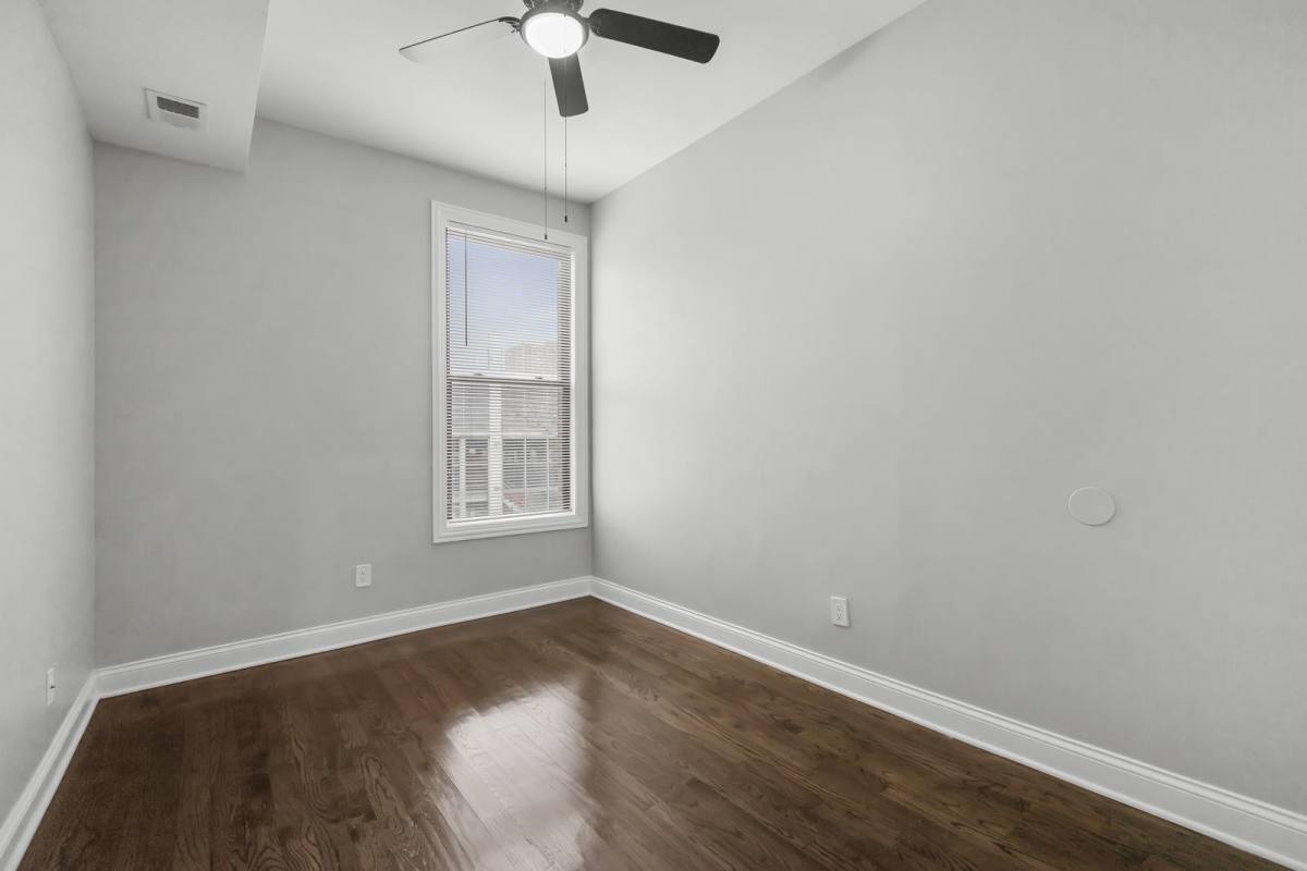 Apartment for rent at 908 W Montrose Ave #906-2, Chicago, IL 60613