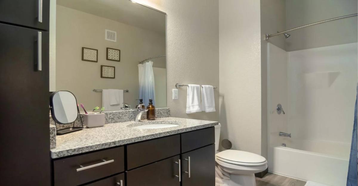 Apartment for rent at 1131 Central Park Dr, Crystal Lake, IL 60014