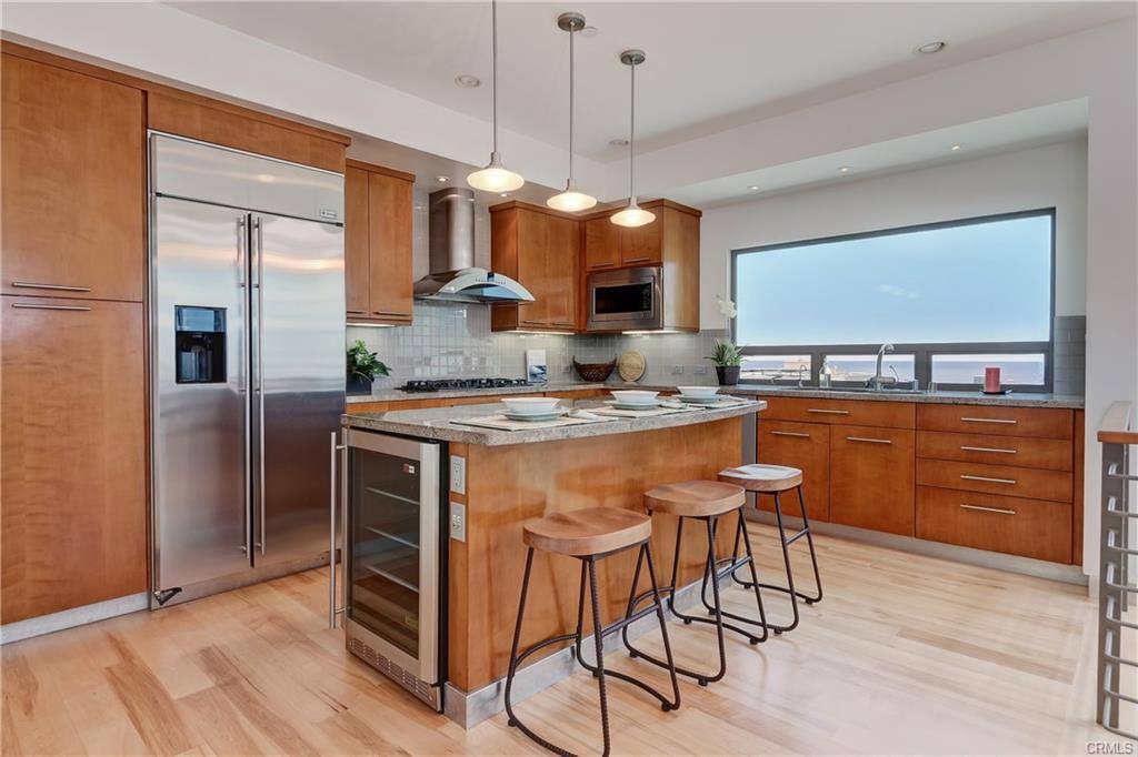 Townhouse for rent at 120 1st Place, Manhattan Beach, CA 90266