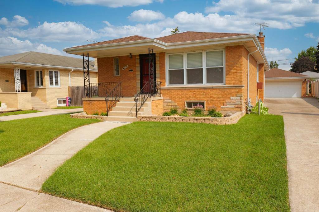 House for rent at 4608 W 100th Place, Oak Lawn, IL 60453