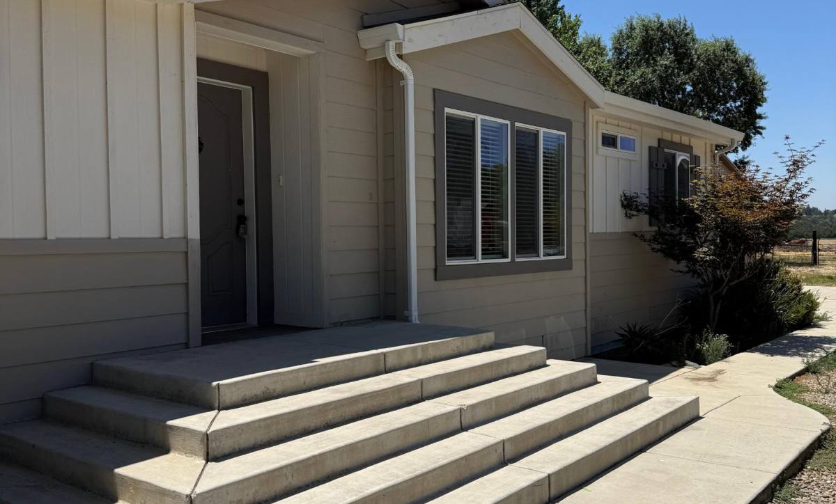 House for rent at 10305 Gray Rd, Oakdale, CA 95361