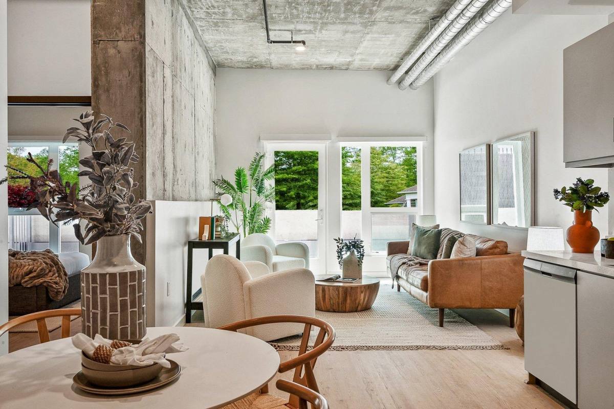 Apartment for rent at 1325 N New Hampshire Ave, Los Angeles, CA 90027