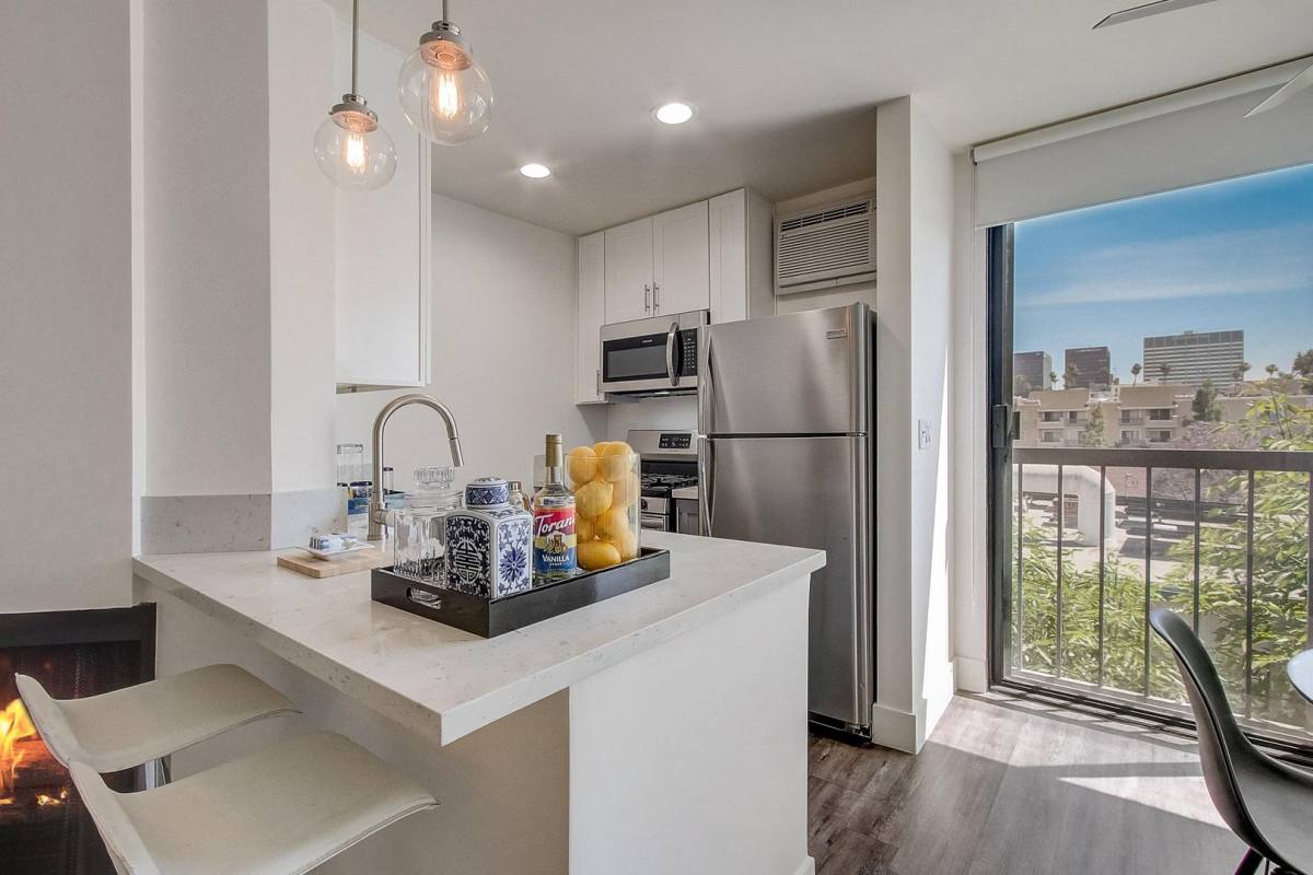 Apartment for rent at Kingsley Tower, 333 S Kingsley Dr, Los Angeles, CA 90020
