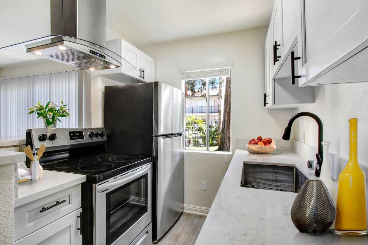 Apartment for rent at Villa La Paloma, 7722 Reseda Blvd, Reseda, CA 91335
