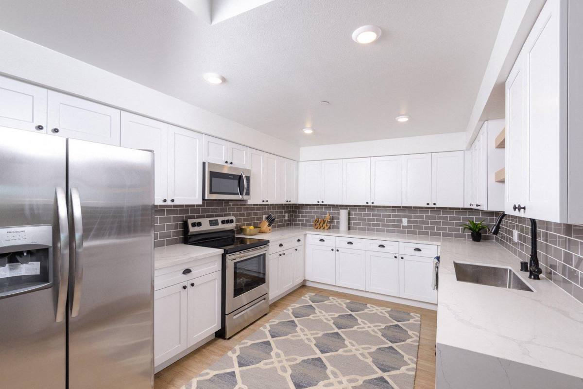 24450-80 Main St, Newhall, CA 91321