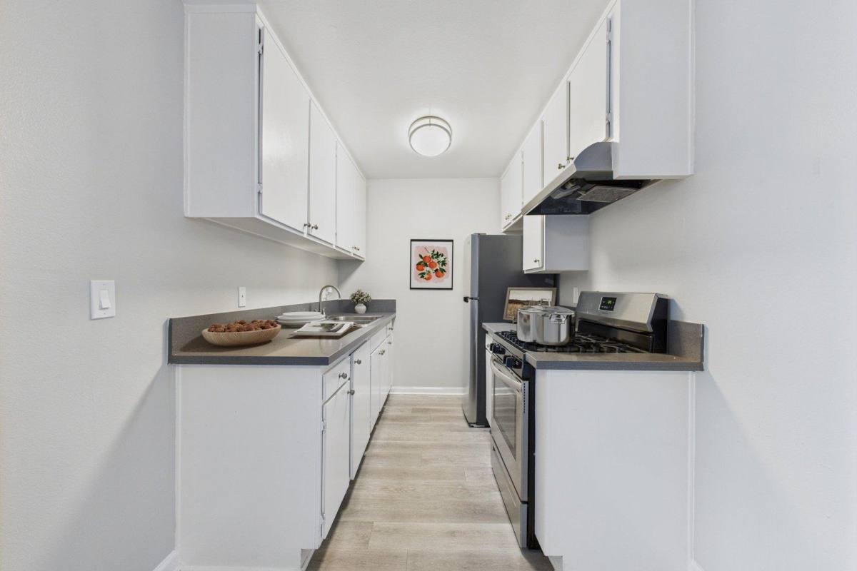 Apartment for rent at Sepulveda Landmark, 9250 Sepulveda Blvd #121, North Hills, CA 91343