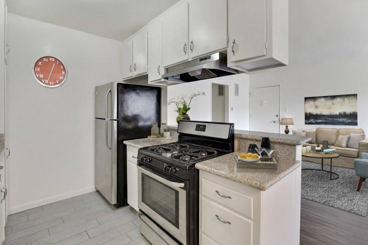 Apartment for rent at 3585 S Centinela Avenue, 3585 Centinela #2, Los Angeles, CA 90066