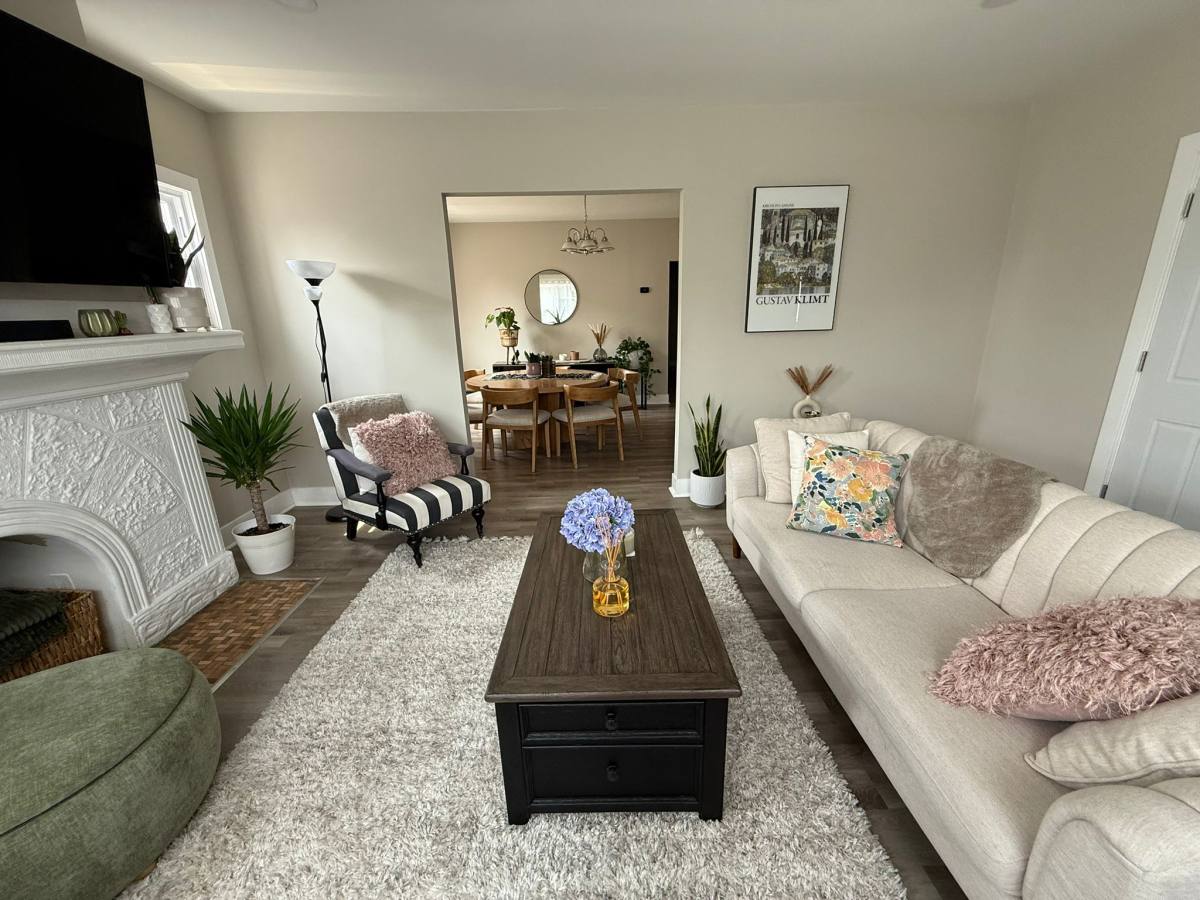 Apartment for rent at 17523 Santa Rosa Dr, Detroit, MI 48221