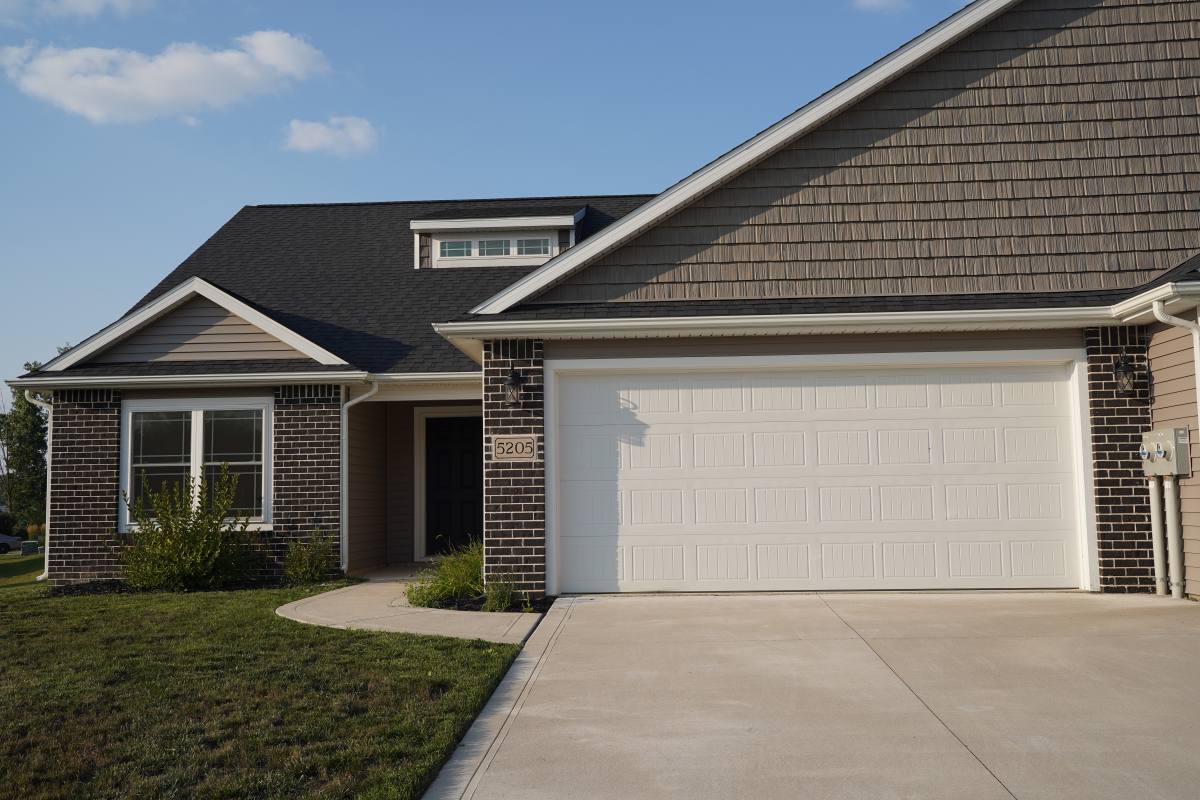 Townhouse for rent at 5205 Pigeon Creek Court, Fort Wayne, IN 46825