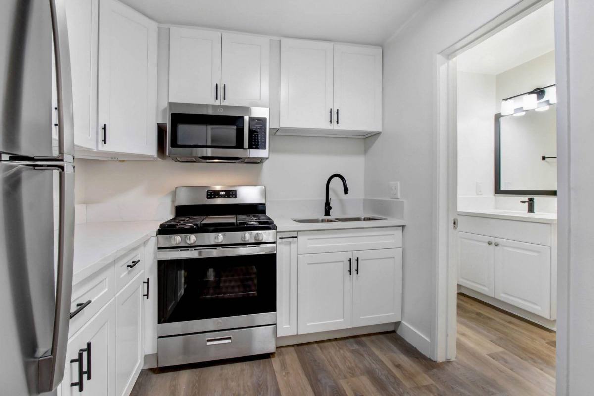 Apartment for rent at Reseda, 7650 Reseda Blvd #110, Reseda, CA 91335