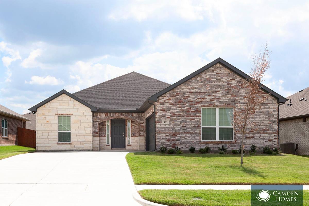 House for rent at 292 Creighton Ave, Red Oak, TX 75154
