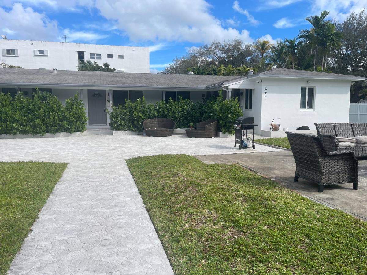 House for rent at 625 S 20th Ave, Hollywood, FL 33020
