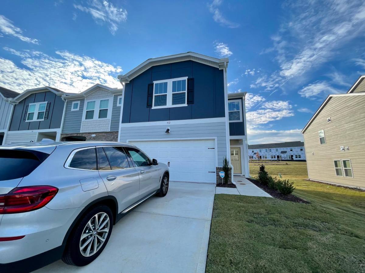 Townhouse for rent at 912 Field Ivy Dr, Fuquay Varina, NC 27526