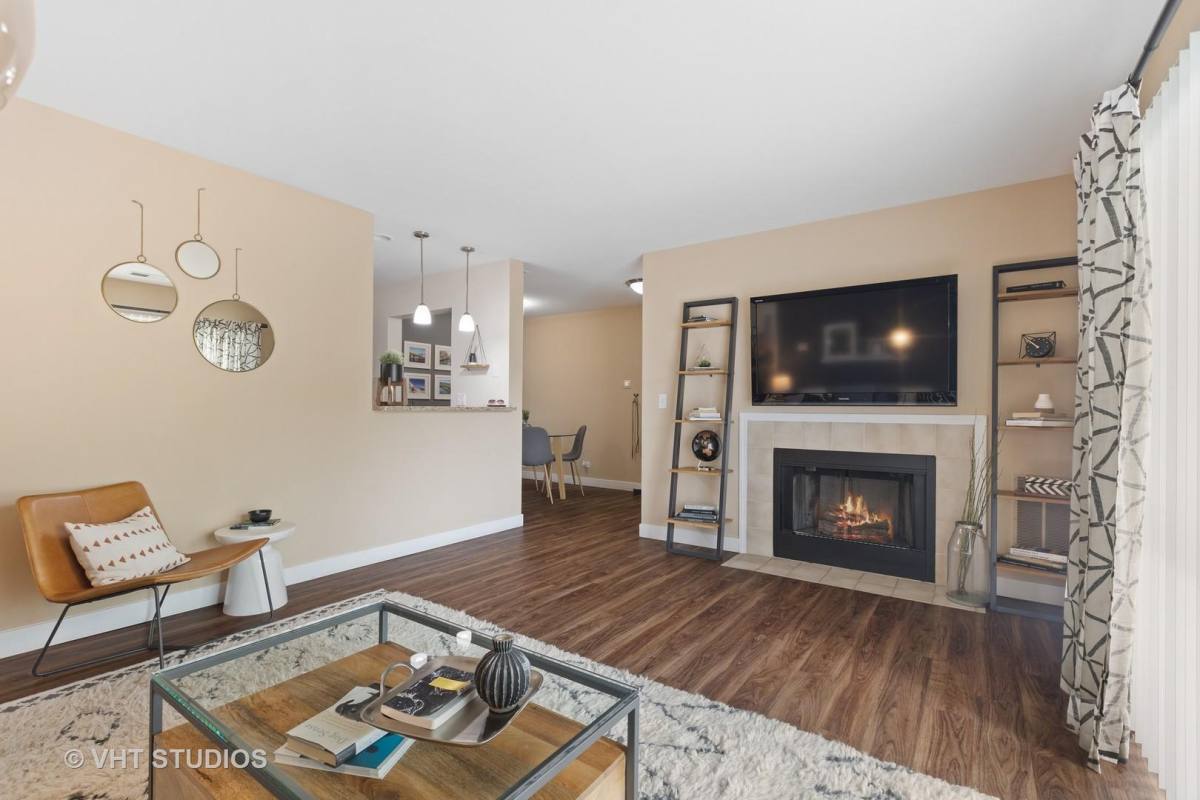 Apartment for rent at 99 Kensington Circle #201, Wheaton, IL 60189