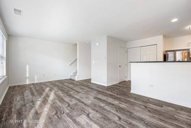 Townhouse for rent at 122 Brahms Circle #122, Wheaton, IL 60189