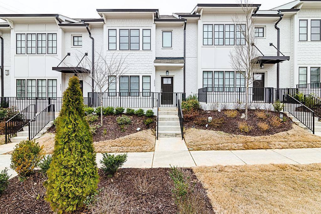 Townhouse for rent at 1963 Summit Trace Circle NW, Atlanta, GA 30318