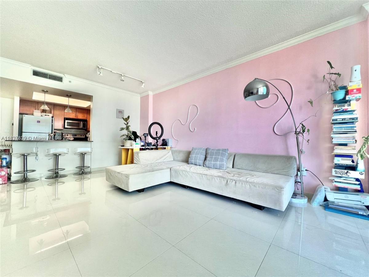Apartment for rent at 2000 N Bayshore Dr #906, Miami, FL 33137