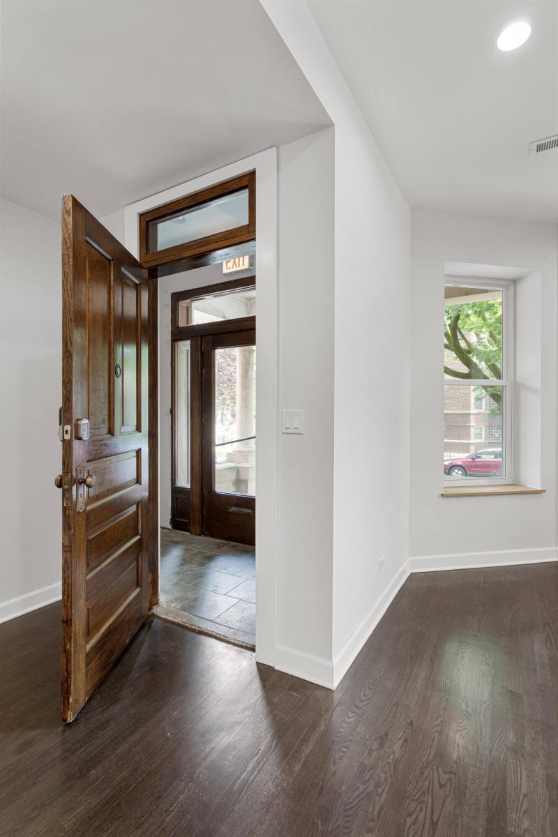 3700 N Magnolia Ave #1, Chicago, IL 60613