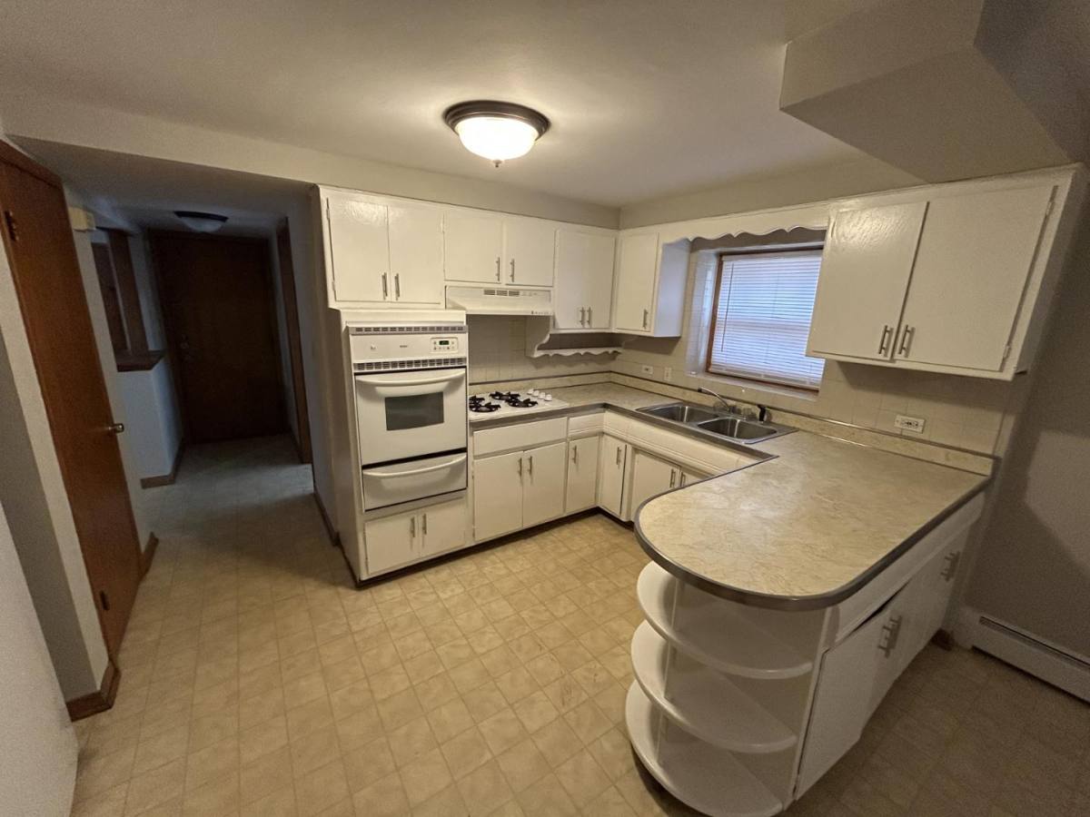 Apartment for rent at 3530 S Oak Park Ave #R, Berwyn, IL 60402