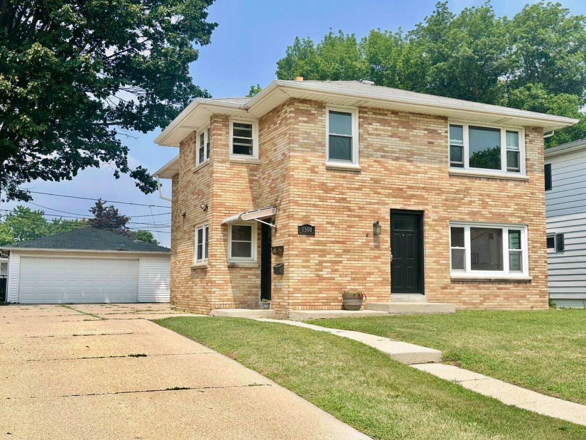 Apartment for rent at 1508 Walnut St, South Milwaukee, WI 53172