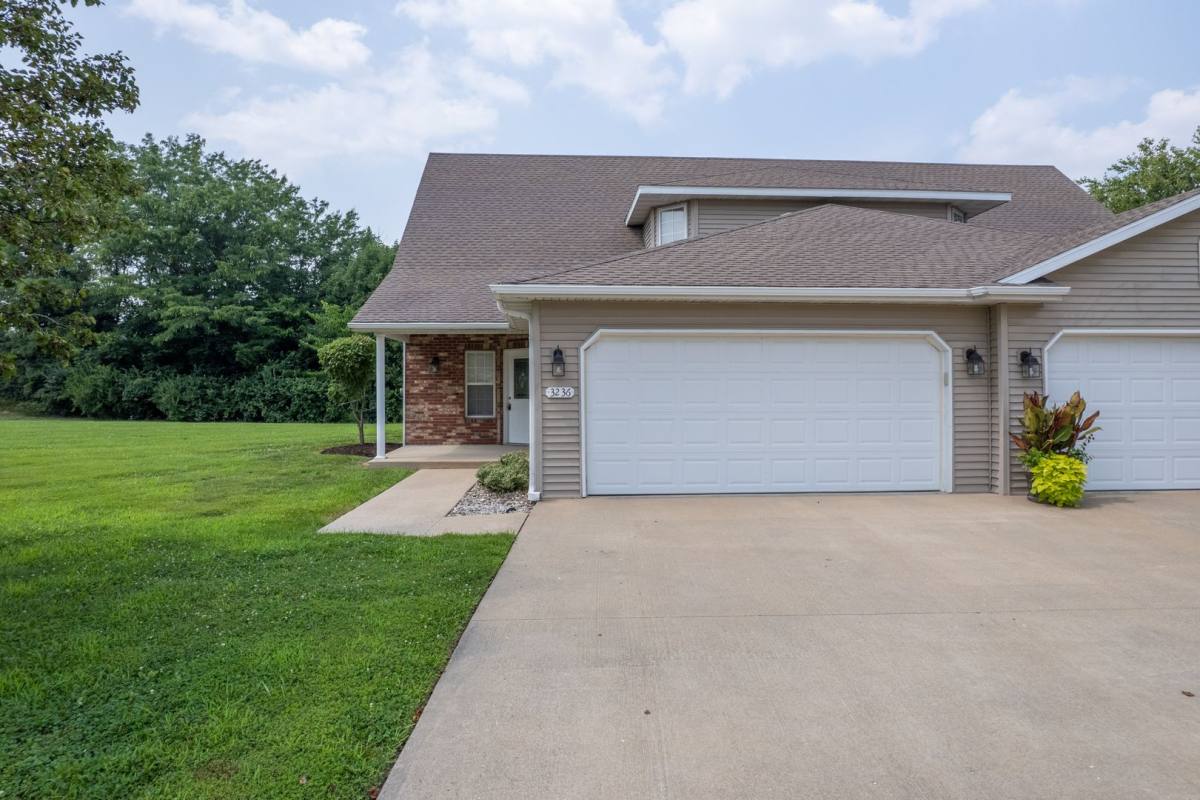 Townhouse for rent at 3236 Wind River Circle, Columbia, MO 65203