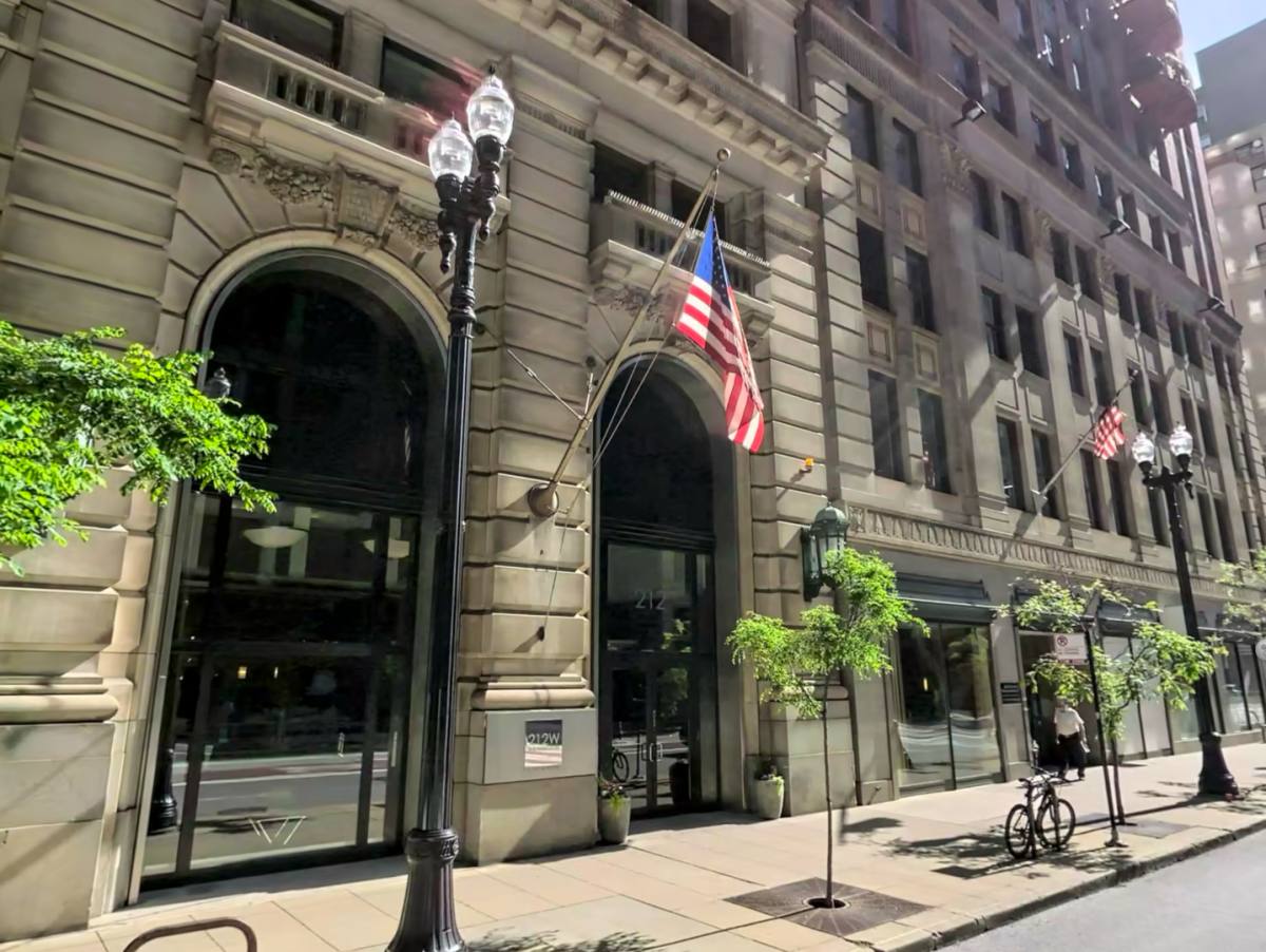 Condo for rent at 212 W Washington St, Chicago, IL 60606