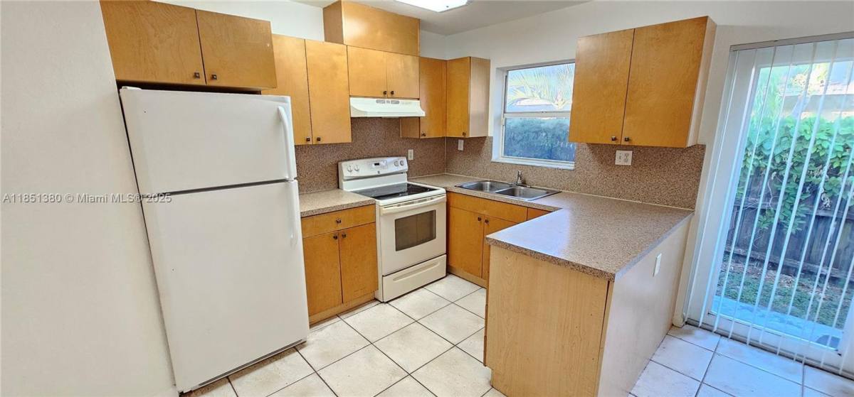 Apartment for rent at 2311 Coolidge St, Hollywood, FL 33020