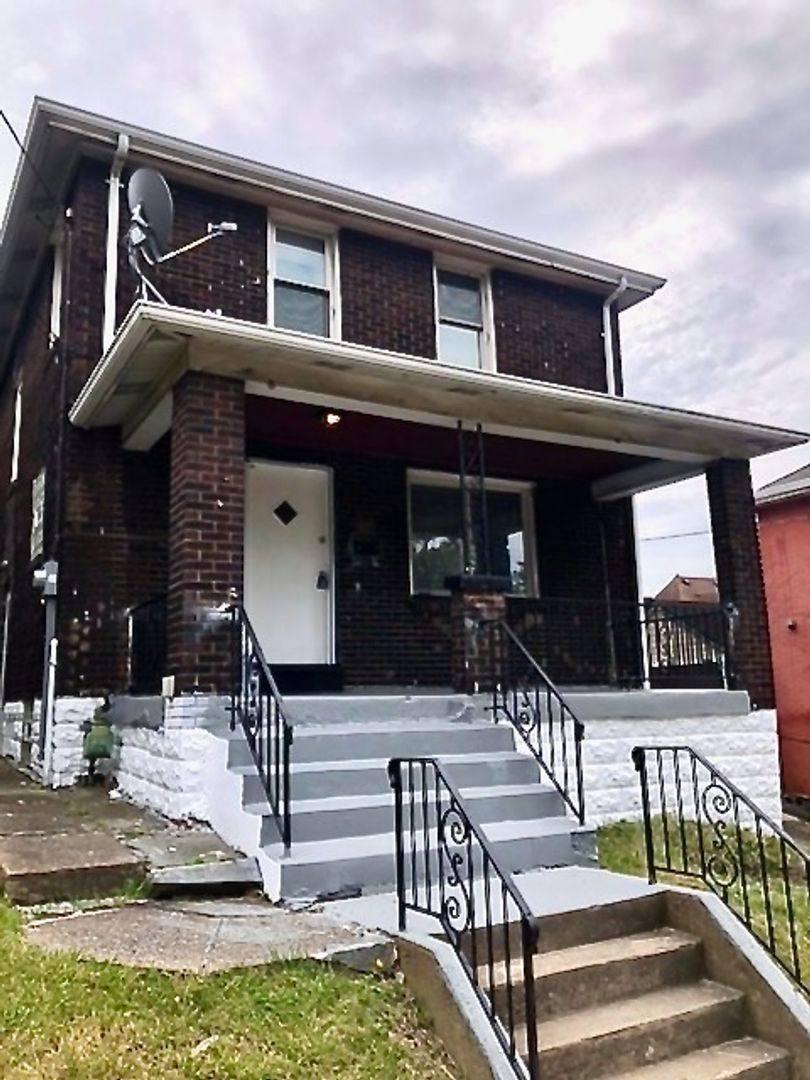 House for rent at 7620 Roslyn St, Pittsburgh, PA 15218