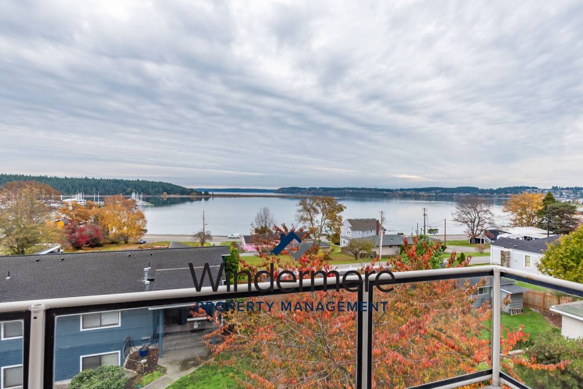 Condo for rent at 1675 SE 9th Ave, Oak Harbor, WA 98277