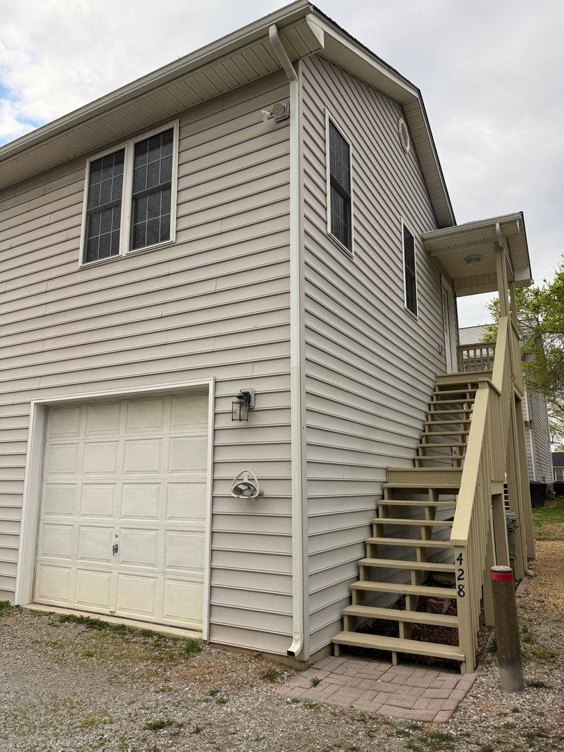 Apartment for rent at 428 Chestnut St, Salem, VA 24153