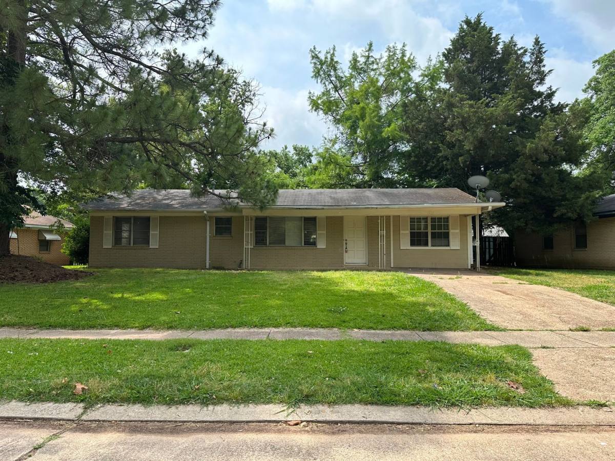 House for rent at 1814 Cambridge St, Bossier City, LA 71112