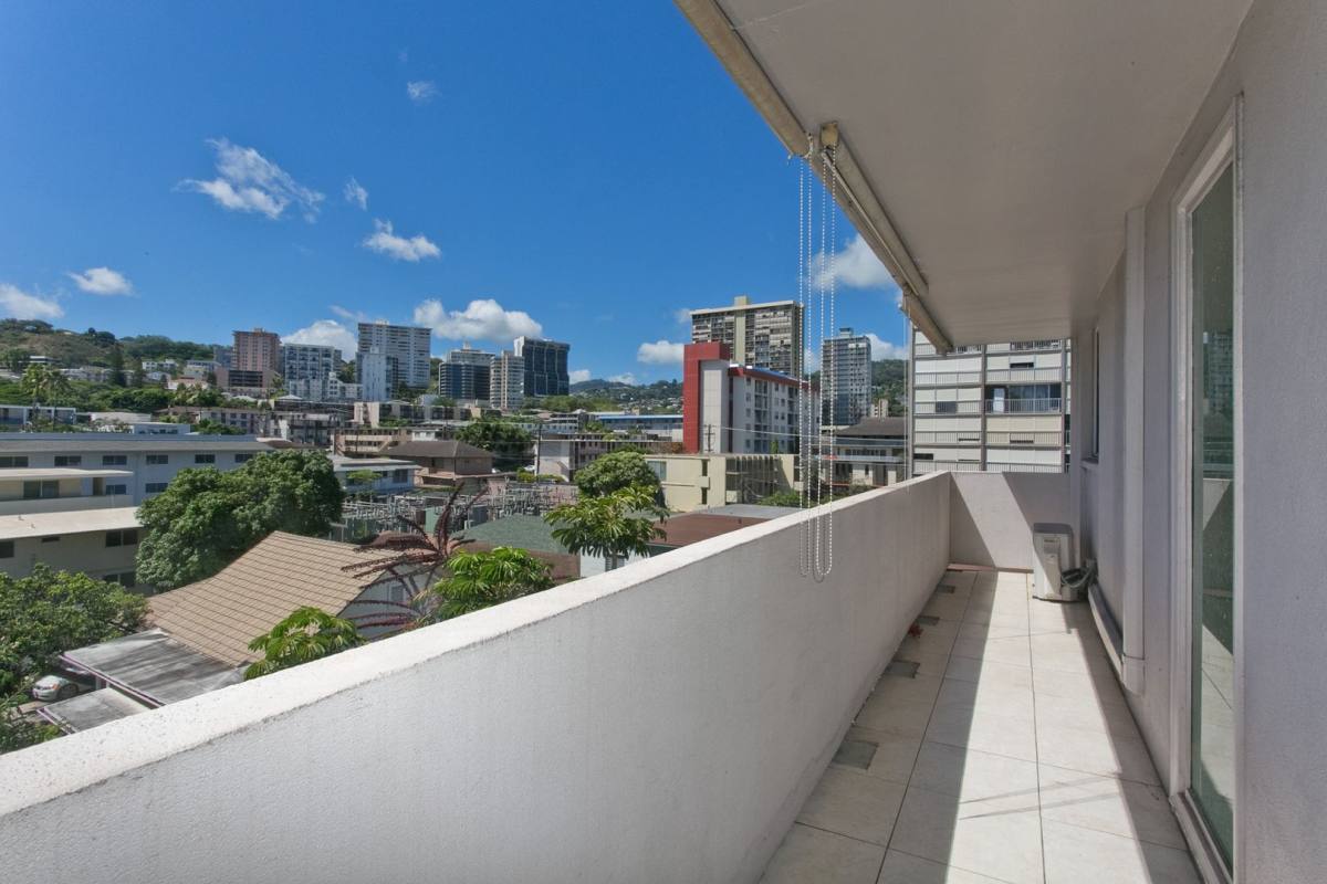 Apartment for rent at 1402 Piikoi St, Honolulu, HI 96822
