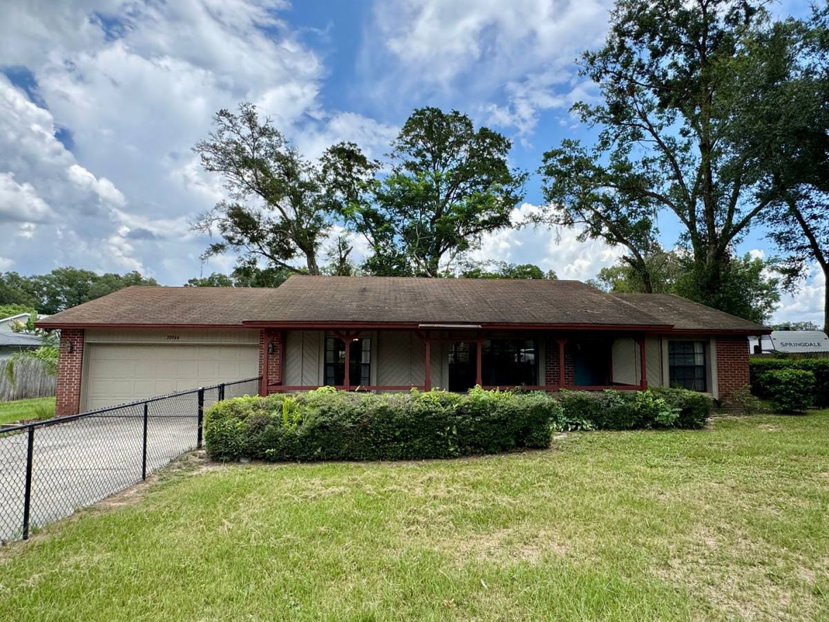 House for rent at 30944 Deal Dr, Sorrento, FL 32776